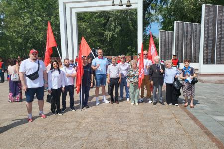 Коммунисты Тюмени почтили память павших в годы Великой Отечественной войны