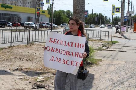 Сталинградские коммунисты и комсомольцы провели акцию «Фашизм не пройдет!»