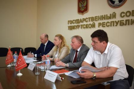 Удмуртская Республика. Мария Дробот приняла участие в заседании фракции КПРФ местного законодательного органа