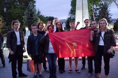 Астраханские коммунисты и комсомольцы приняли участие в мероприятиях, посвященных Дню памяти и скорби