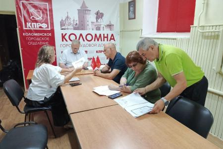 Руководитель фракции КПРФ в Мособлдуме Александр Наумов провел прием граждан в Коломне