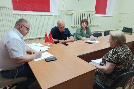 Руководитель фракции КПРФ в Мособлдуме Александр Наумов провел прием граждан в Коломне