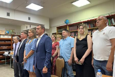 Руководитель фракции КПРФ в Мособлдуме Александр Наумов вручил дипломы выпускникам филиала РАНХиГС в Домодедове