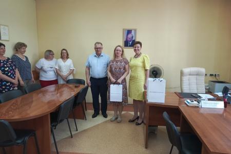 Московская область. Депутат КПРФ Александр Наумов поздравил домодедовских соцработников с Днем семьи, любви и верности