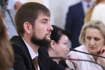 В Госдуме прошел «круглый стол», посвященный анализу организации деятельности кризисных центров для женщин, находящихся в трудной жизненной ситуации