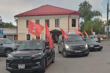 В Великом Новгороде состоялся автопробег КПРФ