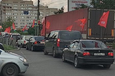 В Великом Новгороде состоялся автопробег КПРФ
