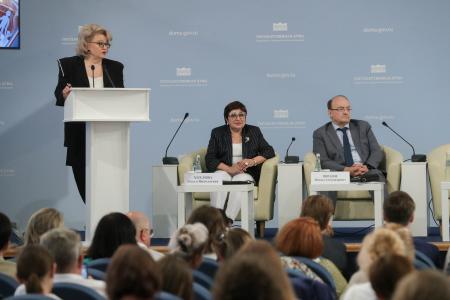 Комитет Госдумы по защите семьи, вопросам отцовства, материнства и детства провел «круглый стол», посвященный государственной поддержке семей с детьми и ее влиянии на демографическую ситуацию в РФ