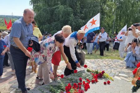Рязанские коммунисты приняли участие в торжественных мероприятиях, посвященных Дню ВМФ