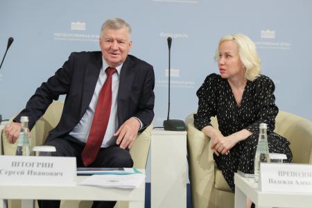Комитет Госдумы по защите семьи, вопросам отцовства, материнства и детства провел «круглый стол», посвященный государственной поддержке семей с детьми и ее влиянии на демографическую ситуацию в РФ