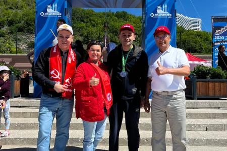 Коммунисты Башкортостана поддержали своего товарища Марата Музаева во время международного заплыва по реке Белой