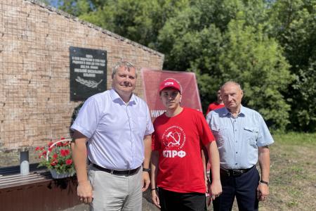 Нижегородская область. Коммунисты приняли участие в открытии отреставрированной стелы на месте, где жил Н.В. Ульянов – дедушка Ленина