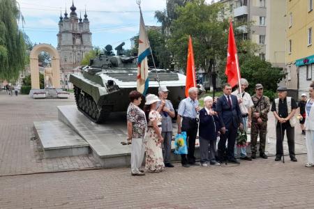 Калуга. Коммунисты поздравили ветеранов с Днём Военно-Морского Флота