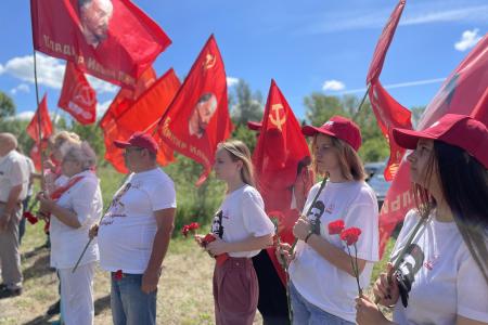 Нижегородская область. Коммунисты приняли участие в открытии отреставрированной стелы на месте, где жил Н.В. Ульянов – дедушка Ленина