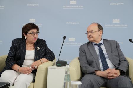 Комитет Госдумы по защите семьи, вопросам отцовства, материнства и детства провел «круглый стол», посвященный государственной поддержке семей с детьми и ее влиянии на демографическую ситуацию в РФ