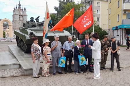 Калуга. Коммунисты поздравили ветеранов с Днём Военно-Морского Флота