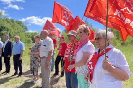 Нижегородская область. Коммунисты приняли участие в открытии отреставрированной стелы на месте, где жил Н.В. Ульянов – дедушка Ленина