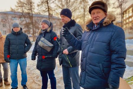Владимирские коммунисты поздравили с 80-летним юбилеем ветерана партии Б.К. Оверчука