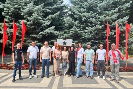 "За Родину, за народ России, за нашу Победу!". Автопробег ставропольских коммунистов