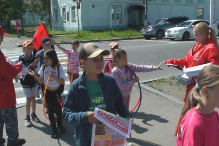 Магаданские коммунисты провели очередную акцию - пикет "Красные в городе"