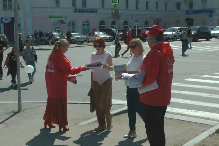 Магаданские коммунисты провели очередную акцию - пикет "Красные в городе"