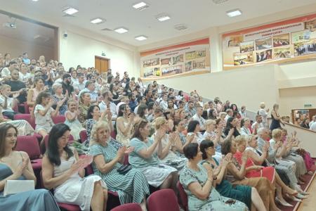 Академик М.Н. Берулава  вручил дипломы о высшем образовании выпускникам   Международного инновационного университета