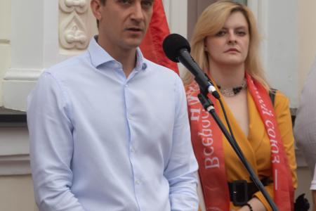 "Нет героизации предателей и палачей!". В Москве прошла акция КПРФ против открытия филиала "Ельцин-центра"