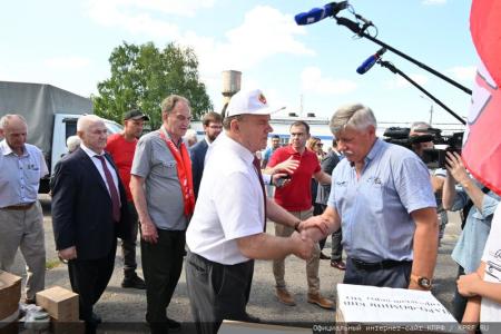 Очередной, 127-й гуманитарный конвой КПРФ отправила на Донбасс