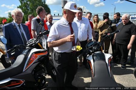 Очередной, 127-й гуманитарный конвой КПРФ отправила на Донбасс