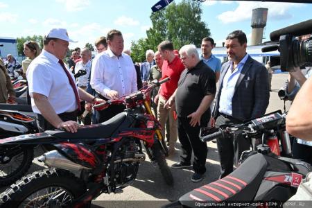 Очередной, 127-й гуманитарный конвой КПРФ отправила на Донбасс