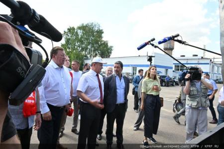Очередной, 127-й гуманитарный конвой КПРФ отправила на Донбасс