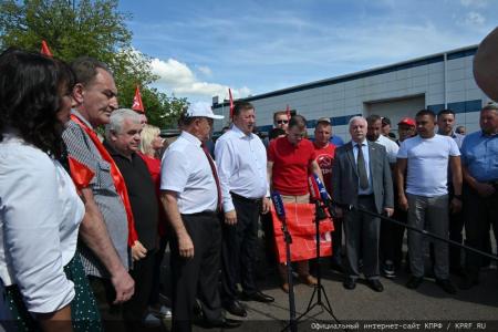 Очередной, 127-й гуманитарный конвой КПРФ отправила на Донбасс