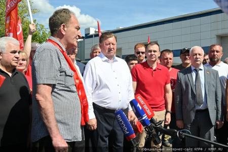 Очередной, 127-й гуманитарный конвой КПРФ отправила на Донбасс