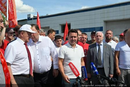 Очередной, 127-й гуманитарный конвой КПРФ отправила на Донбасс