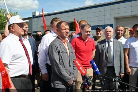Очередной, 127-й гуманитарный конвой КПРФ отправила на Донбасс