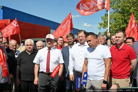 Очередной, 127-й гуманитарный конвой КПРФ отправила на Донбасс