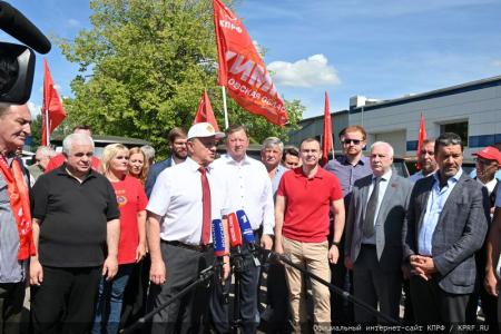 Очередной, 127-й гуманитарный конвой КПРФ отправила на Донбасс