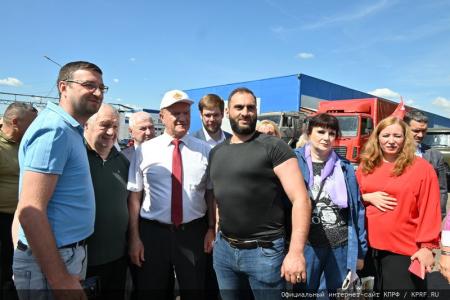 Очередной, 127-й гуманитарный конвой КПРФ отправила на Донбасс
