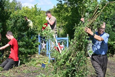 Коммунисты, комсомол и общественники привели в порядок памятник героем-красногвардейцам в Ульяновской области