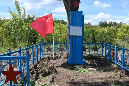Коммунисты, комсомол и общественники привели в порядок памятник героем-красногвардейцам в Ульяновской области