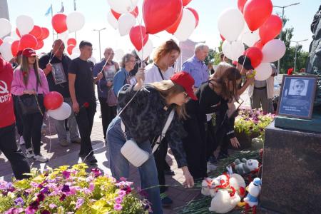 Ульяновские коммунисты почтили память детей – жертв войны в Донбассе