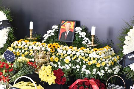 Иван Мельников посетил Посольство Вьетнама  в связи с уходом из жизни Нгуен Фу Чонга
