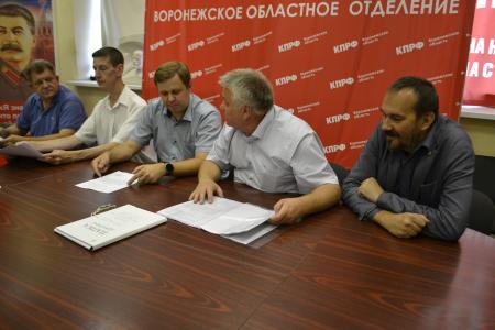 Воронежу нужна программа коммунистов! Кандидат на должность мэра от КПРФ Денис Рослик сдал документы в конкурсную комиссию