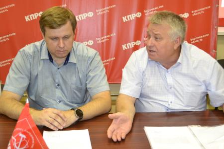 Воронежу нужна программа коммунистов! Кандидат на должность мэра от КПРФ Денис Рослик сдал документы в конкурсную комиссию