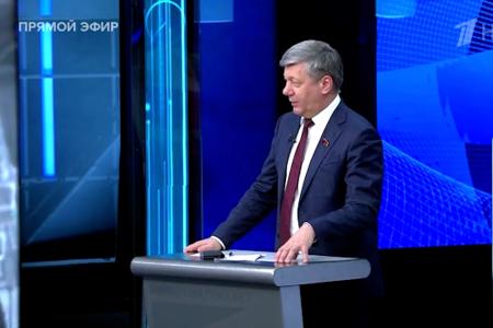 Дмитрий Новиков на Первом канале о выгодах украинского конфликта для военно-политической элиты США, возможной замене кандидатуры Байдена и попытках расколоть трудящихся Запада