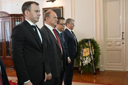 Г.А. Зюганов посетил посольство Вьетнама в Москве и оставил запись в Траурной книге в память о Нгуене Фу Чонге