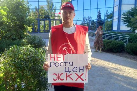 Сталинградские коммунисты провели серию одиночных пикетов в рамках Всероссийской акции КПРФ «За Родину! За народ России! За Победу!»