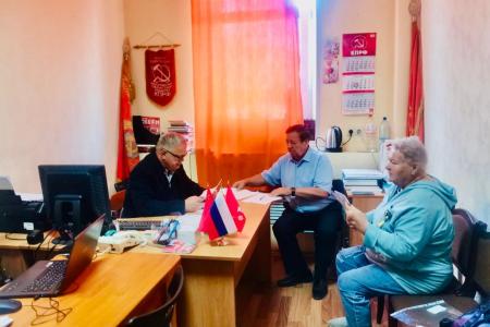 Руководитель фракции КПРФ в Мособлдуме Александр Наумов провел прием граждан в Кашире