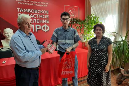 Подмосковные коммунисты: Слава в руках труда!