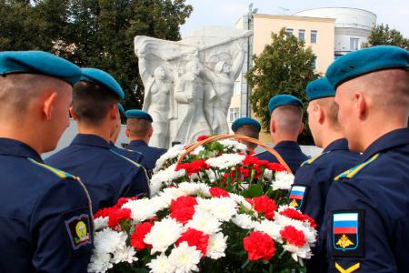 Рязанские коммунисты приняли участие в торжественных мероприятиях, посвященных победе в Курской битве